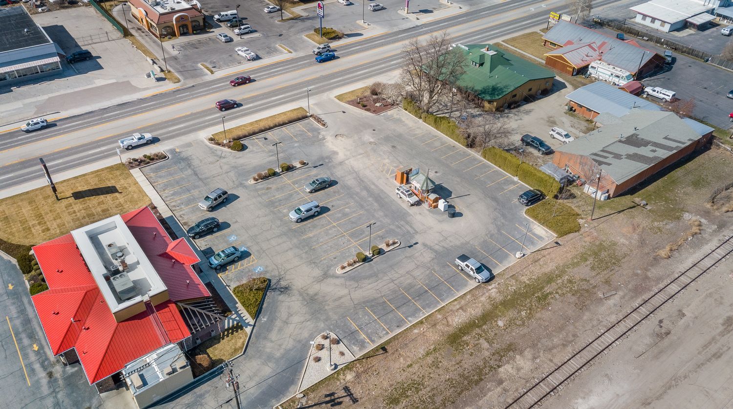 Hamilton Pizza Hut Parking Lot: 1006 N 1st St, Hamilton, MT 59840